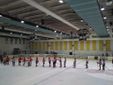 I saluti finali tra le squadre al termine della partita