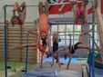 Le allieve Gold 1 in una posa artistica a parallele