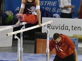 Lorenzo Mattana alle parallele