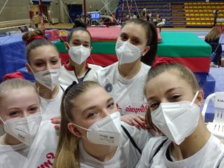 Da sn Emma Viérin, Sophie Graziano, Luna Katana, Serena Ramanzin,  Nicole Sammartino e Beatrice Morra Di Cella