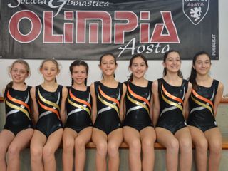 Le Allieve L3 e L4 Rebecca Frediani, Stella Sorbara, Francesca Garetta, Anais Bionaz e Giusi Sorbara con le loro istruttrici Alice e Sara Mastaglia e Chiara Salvemini