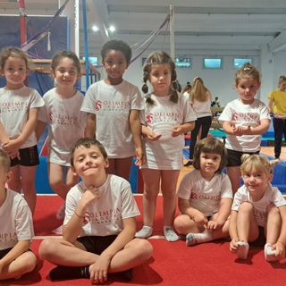 In piedi da sinistra Nina Sacchetto, Linda Perrone, Linda Serradura, Stella Jeruto Limo, Alice Messina, Beatrice Detragiache. Seduti da sinistra Daniel Martorelli Flutto, Kristian Carradore, Margherita Santi, Arianna Morabito Davisod, Nicla Pavan