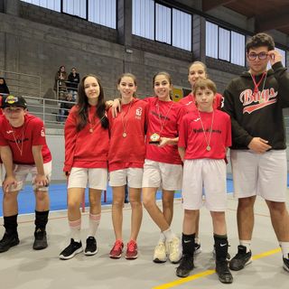 Nella foto la squadra Aosta Bugs: da sinistra Alberto Sana, Giacomo Toninelli, Sonia Lazzaro, Giorgia Valente, Marta Timpano, Melissa Barbuto, Gabriel Oreiller, Valerio Capano