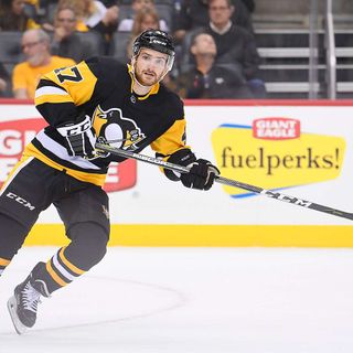 Hockey ghiaccio: la lama di un pattino taglia la gola ad Adam Johnson