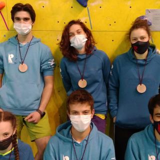 Nicolas Charbonnier, Sara Celesia, Silvia Cazzanelli. Sotto da sx Camilla Armaroli, Ivan Vuillermoz e Antonio Charrere