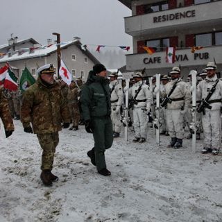 La parata delle autorità militari