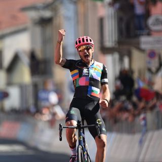 GIRO D'ITALIA: Alberto Bettiol vince la tappa 18, Egan Bernal ancora in Maglia Rosa