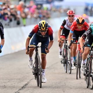 GIRO D'ITALIA: HINDLEY SORPRENDE TUTTI SUL BLOCKHAUS. LOPEZ SUPERA L'ESAME IN ROSA