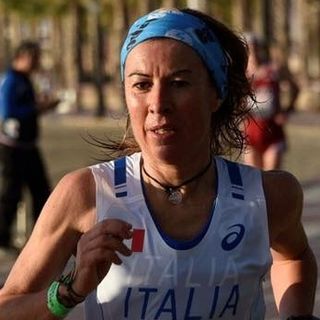 Trail: Francy Canepa ha vinto l'Oman Utmb negli Emirati Arabi