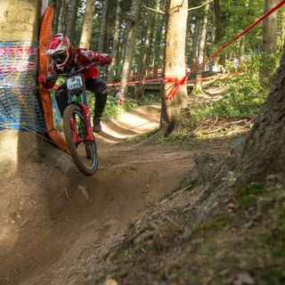 Alessandro Levra in azione; sotto i podi di Fabio e Alessandro Levra