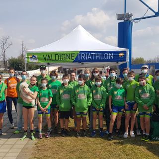 Foto di gruppo per la Valdigne Triathlon