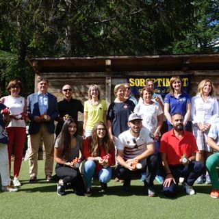 I vincitori del trofeo di golf, con le amiche del Soroptimist