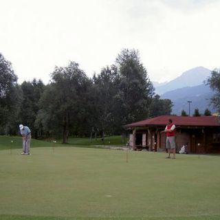 Il campo pratica del Golf Les Iles