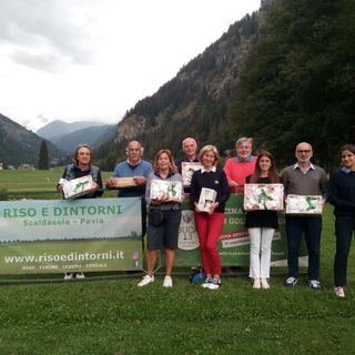 Coppa Riso&amp;Dintorni, da sn dietro il tabellone Vecchio Carlo, Deledda Gian Franco, Cena Pierfranco, Andrea Scarienzi; davanti al tabellone Barda Liliane, Lorenzini Annalisa, Maggio Giulia e Maggio Francesco