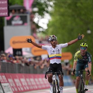GIRO D'ITALIA: JHONATAN NARVAEZ VINCE LA PRIMA TAPPA CONQUISTANDO LA PRIMA MAGLIA ROSA