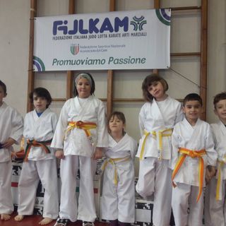 Giovanissimi atleti della Giocosport Karate Donnas (immagine da profilo FB)