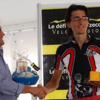 La premiazione di Edoardo Boschetto vincitore de 'Lo défi du Col Tzecore', sotto il duello fra Boschetto e Tomaino