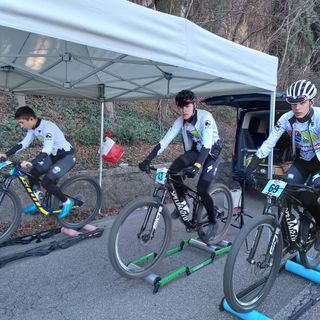 Riscaldamento prima del via a Verona (foto Acmediapress)