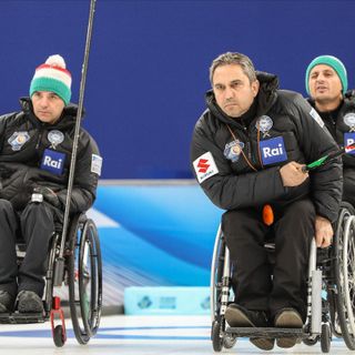 Egidio Marchese in azione contro la Svizzera. Grinta e determinazione hanno messo sotto i rossocrociati. A sinistra Paolo Ioriatti e dietro Matteo Ronzani