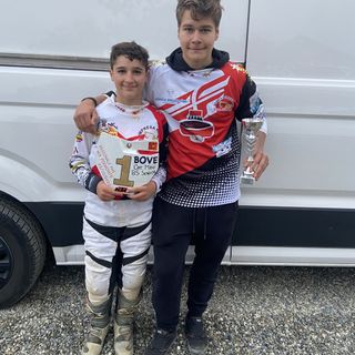 Vincenzi Bove, Campione regionalen e Nicolas Seris; sotto Pietro Mantasia e Daielel Zanolli