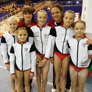 Emma Viérin, Annie Desandré, Vittoria Ramanzin,  Beatrice Morra di Cella e Joana Koceku con le istruttrici Federica Vinante e Claudia Iacona