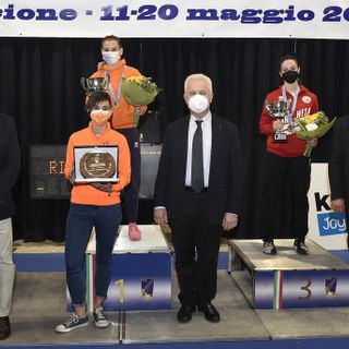 La premiazione delle spadiste a Riccione (foto qui e nell'articolo credit Augusto Bizzi Federscherma)