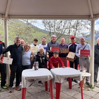 Nella foto da sinistra: Darensod Alessandro (sponsor Chiribiri), Pellicone Domenico, Scopacasa Domenico, Bellinvia Marinella, Borre Alberto, Raffaella (sponsor Chiribiri), Succi Andrea, Grange Giancarlo, Savoye Renè, Ramolivaz Giuseppe, Vertui Flavio, Rollet Renato.