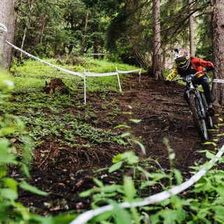 Ciclismo: Emilie Lan e Sophie Riva brillano nella terza tappa dell'Enduro World Series