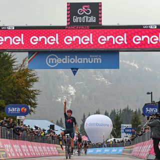 GIR0 D'ITALIA: Geoghegan Hart: vittoria con dedica a Portal. Almeida non molla la Maglia Rosa