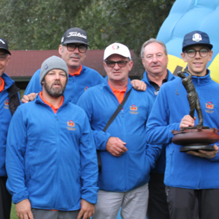 Da sinistra Paolo Santoro, Luca Raiteri, Ivo Letey, Michel Gal (capitano della squadra), Franco Corino, Edi Avoyer, (vice presidente), Federico Subet, Ennio Subet e Dario Come’ (presidente del circolo)