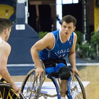 Sabri Bedzeti: “Sulla carrozzina da basket, per sentirmi di nuovo come gli altri. E ora, voglio lasciare il segno”