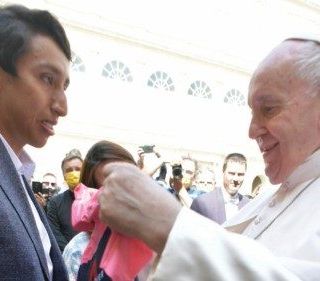 Bernal con Papa Francesco