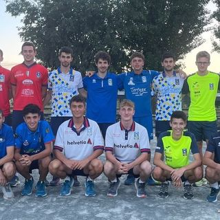Gruppo stage, bocce da sin con maglietta Helvetia Edoard Graziano, Matto Golfetto e Andrea Fasano