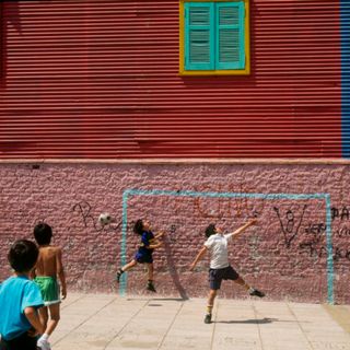 Calcio: Scuole football chiuse, i ragazzi ritrovano il 'campetto'