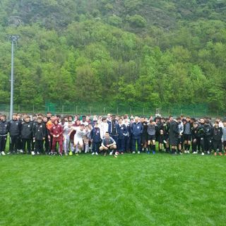 Foto di gruppo per i partecipanti del Memorial Calliera