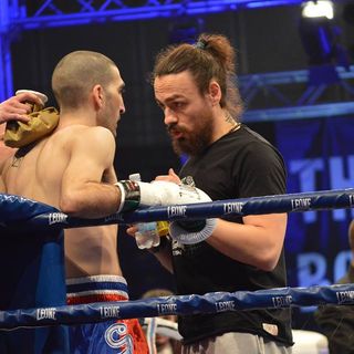 D'Isanto riceve suggerimenti sul ring da Manuel Bethaz