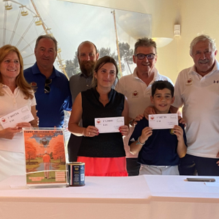 Nella foto da sinistra: Marinella Bellinvia, Dario Borney, Piera Paola Stevanon, Edi Avoyer (vice presidente del circolo e premiato), Simone Meggiolaro, Francesca Rey, Riccardo Berthod (gestore della Brasserie du golf), Federico Fiabane, Dario Come’ (presidente del circolo), Simone Fiabane