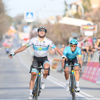 Ciclismo: Lutsenko cade e vince in volata la quarta tappa della Tiireno-Adriatico