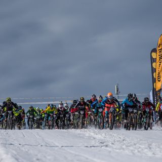 Ciclismo: La discesa sulla neve lungo le pendici del Cervino