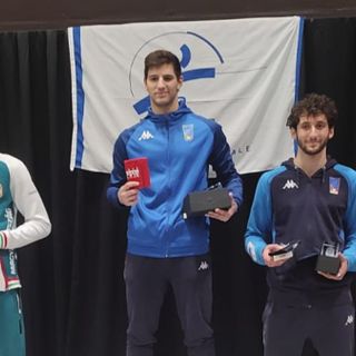 Simone Mecarelli sul gradino più alto