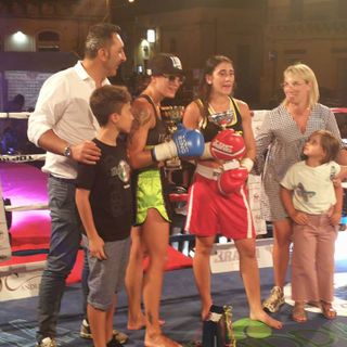 Martine festeggiata sul ring di Rosolino