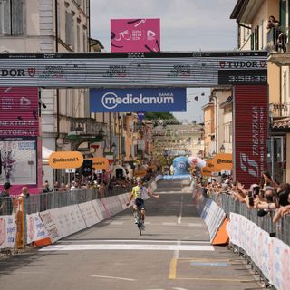HUUB ARTZ VINCE LA SETTIMA TAPPA DEL GIRO NEXT GEN JARNO WIDAR RIMANE IN MAGLIA ROSA