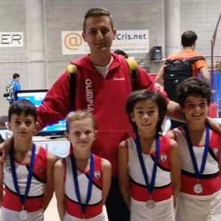 Gli allievi Riccardo Durello, Devis Massari, Kien Fogliadini e Gabriel Fuccio con l’istruttore Andrea Dondeynaz