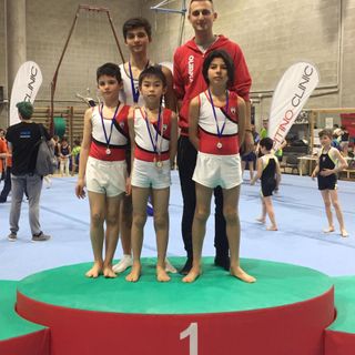 Gabriel Fuccio, Alessandro Ledda, Kien Fogliadini e Diego Bonfanti con il tecnico Andrea Dondeynaz