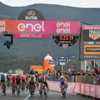 GIRO D'ITALIA: Il colombiano Fernando Gaviria si impone nella terza tappa