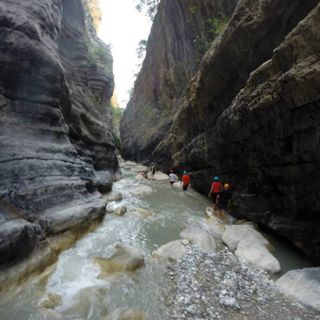 La Federazione Italiana Rafting precisa:  Nessuna attività di rafting sul Raganello
