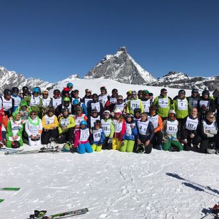 Un 'plotone' di atleti alla scorsa edizione della Reine Blanche