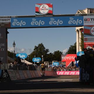 Ciclismo: A Primož Roglic la Milano Torino