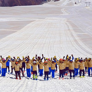 Sci: Le valdostane del gruppo B e C in ritiro sul ghiacciaio del Passo Stelvio
