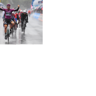 GIRO D'ITALIA: Bis di Ackermann sotto la pioggia